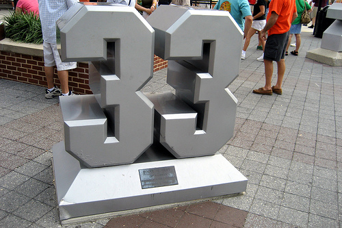 Oriole Park at Camden Yards: Sculpture commemorating Eddie Murray's retired #33.